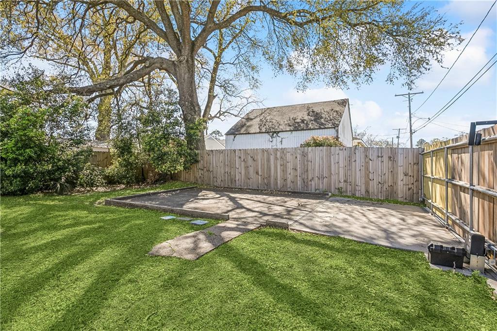 Metairie, Louisiana 70001, United States, 2 Bedrooms Bedrooms, ,1 BathroomBathrooms,Residential,Active,92164