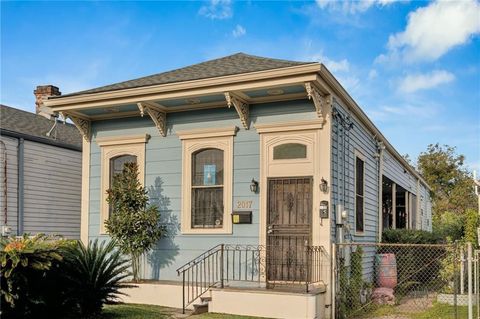 2017 GOVERNOR NICHOLLS Street New Orleans LA 70116