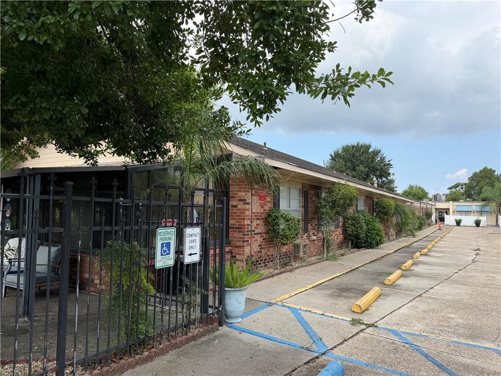 6001 AIRLINE Drive