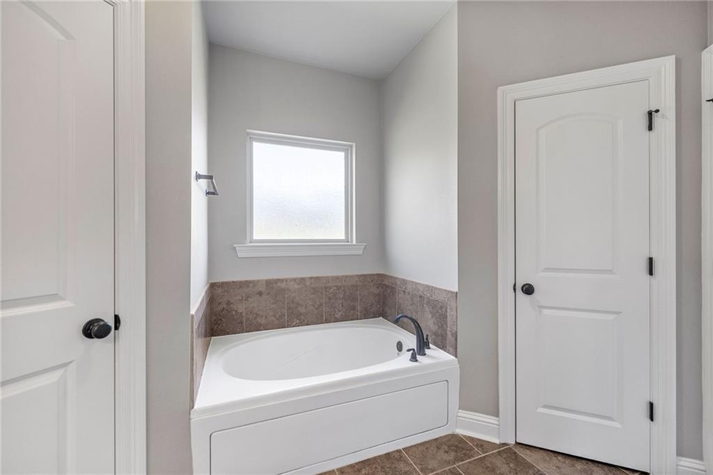 Hammond, Louisiana 70403, United States, 5 Bedrooms Bedrooms, ,2 BathroomsBathrooms,Residential,Pending,86884