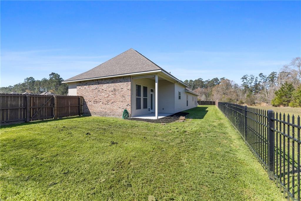 Hammond, Louisiana 70403, United States, 5 Bedrooms Bedrooms, ,2 BathroomsBathrooms,Residential,Pending,86884