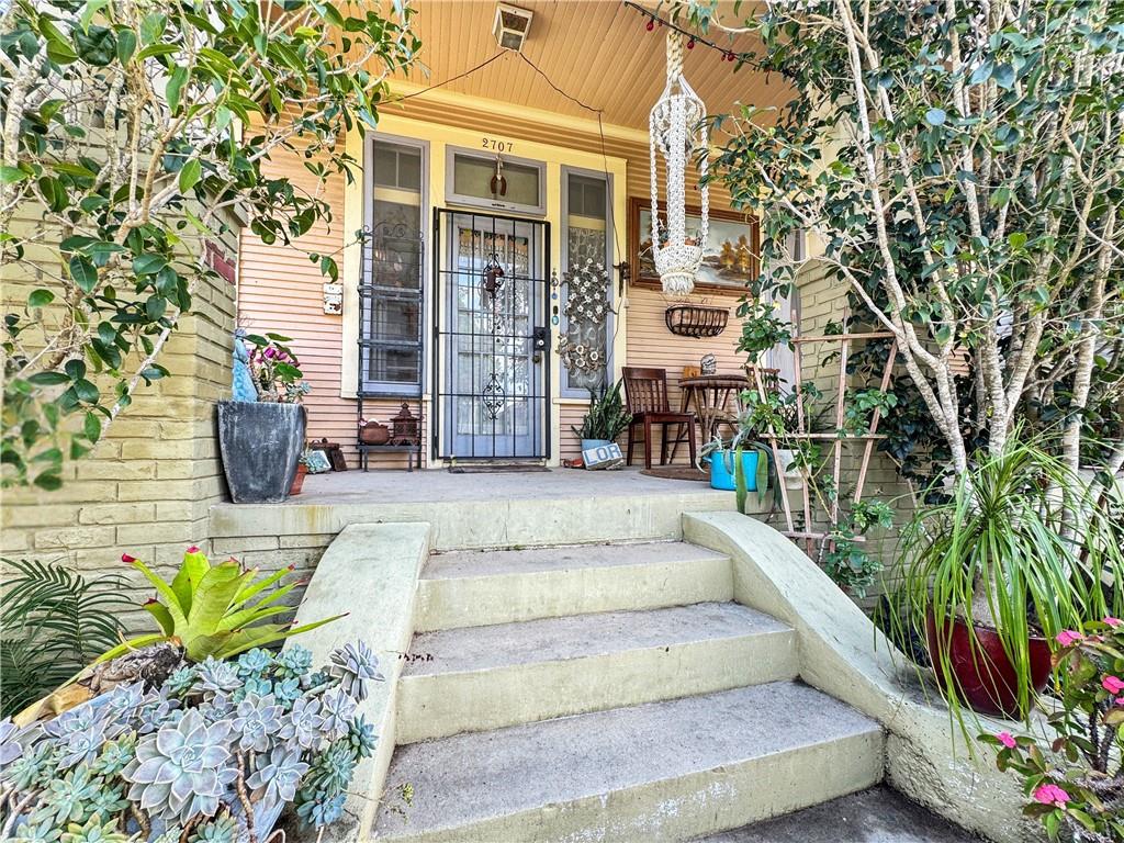 2705 BRUXELLES Street