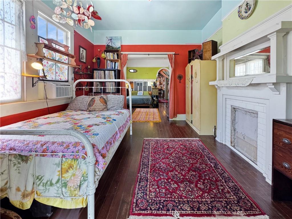 2705 BRUXELLES Street