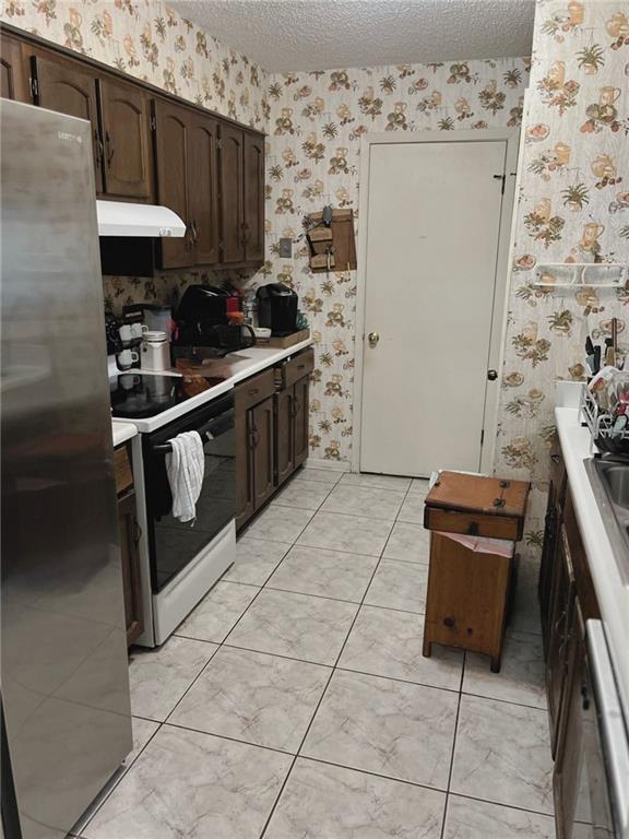 1221 LOCH LOMAND Drive