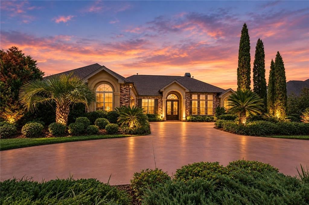 257 E AUGUSTA Lane