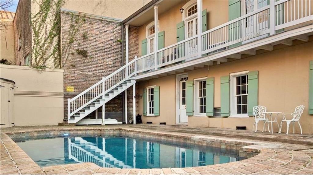 618 DAUPHINE Street 2A