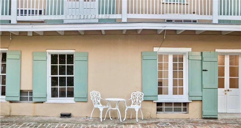 618 DAUPHINE Street 2A