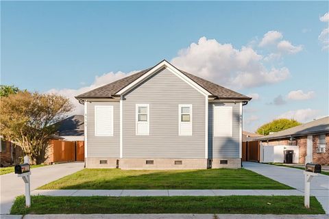 8509 11 REGIMENT Drive Chalmette LA 70043