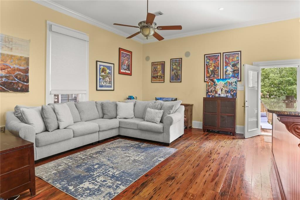 New Orleans, Louisiana 70119, United States, 3 Bedrooms Bedrooms, ,3 BathroomsBathrooms,Residential,Pending,61649