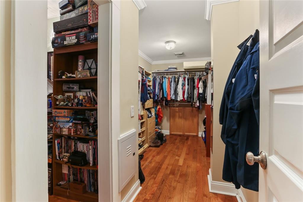 New Orleans, Louisiana 70119, United States, 3 Bedrooms Bedrooms, ,3 BathroomsBathrooms,Residential,Pending,61649