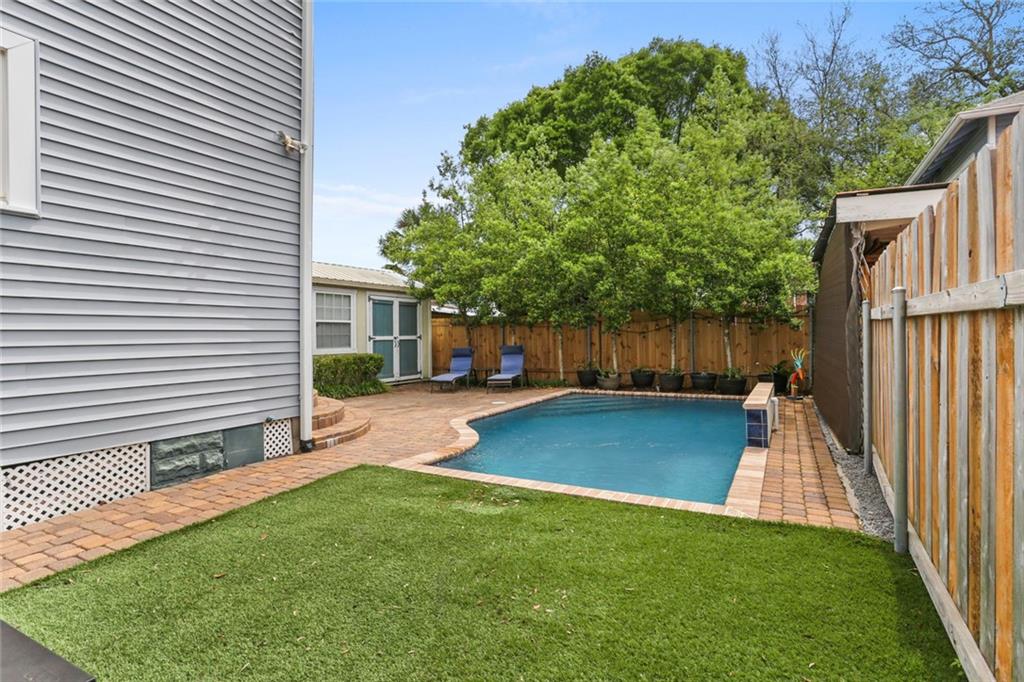 New Orleans, Louisiana 70119, United States, 3 Bedrooms Bedrooms, ,3 BathroomsBathrooms,Residential,Pending,61649