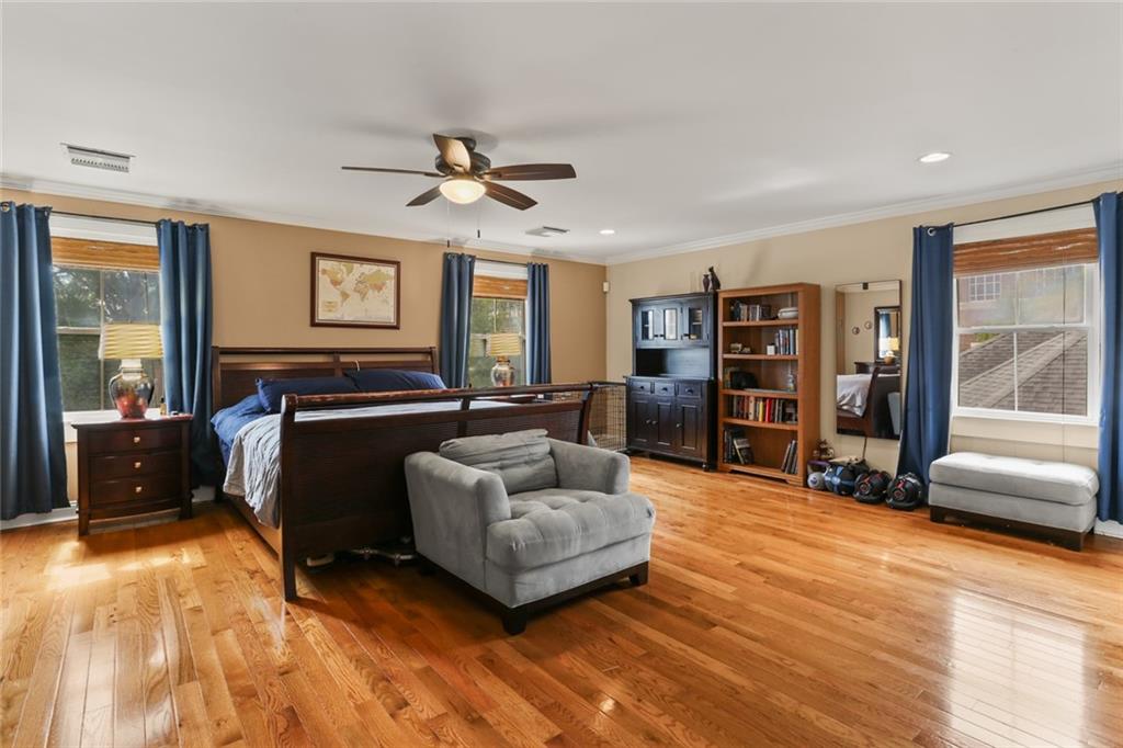 New Orleans, Louisiana 70119, United States, 3 Bedrooms Bedrooms, ,3 BathroomsBathrooms,Residential,Pending,61649