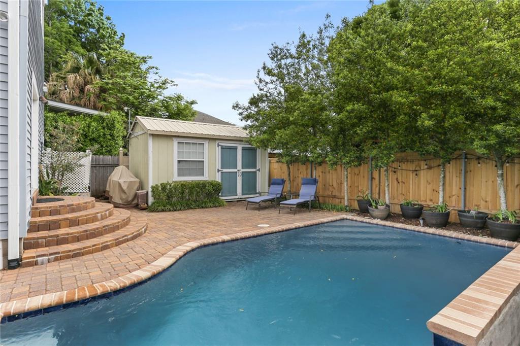 New Orleans, Louisiana 70119, United States, 3 Bedrooms Bedrooms, ,3 BathroomsBathrooms,Residential,Pending,61649