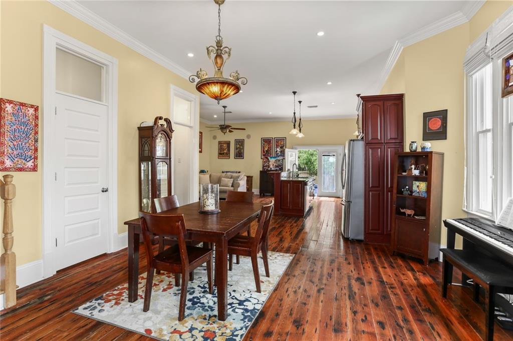New Orleans, Louisiana 70119, United States, 3 Bedrooms Bedrooms, ,3 BathroomsBathrooms,Residential,Pending,61649