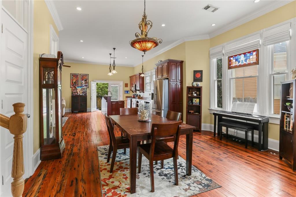 New Orleans, Louisiana 70119, United States, 3 Bedrooms Bedrooms, ,3 BathroomsBathrooms,Residential,Pending,61649