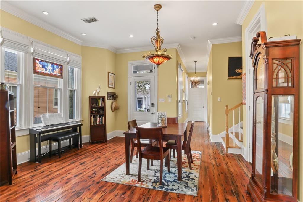 New Orleans, Louisiana 70119, United States, 3 Bedrooms Bedrooms, ,3 BathroomsBathrooms,Residential,Pending,61649