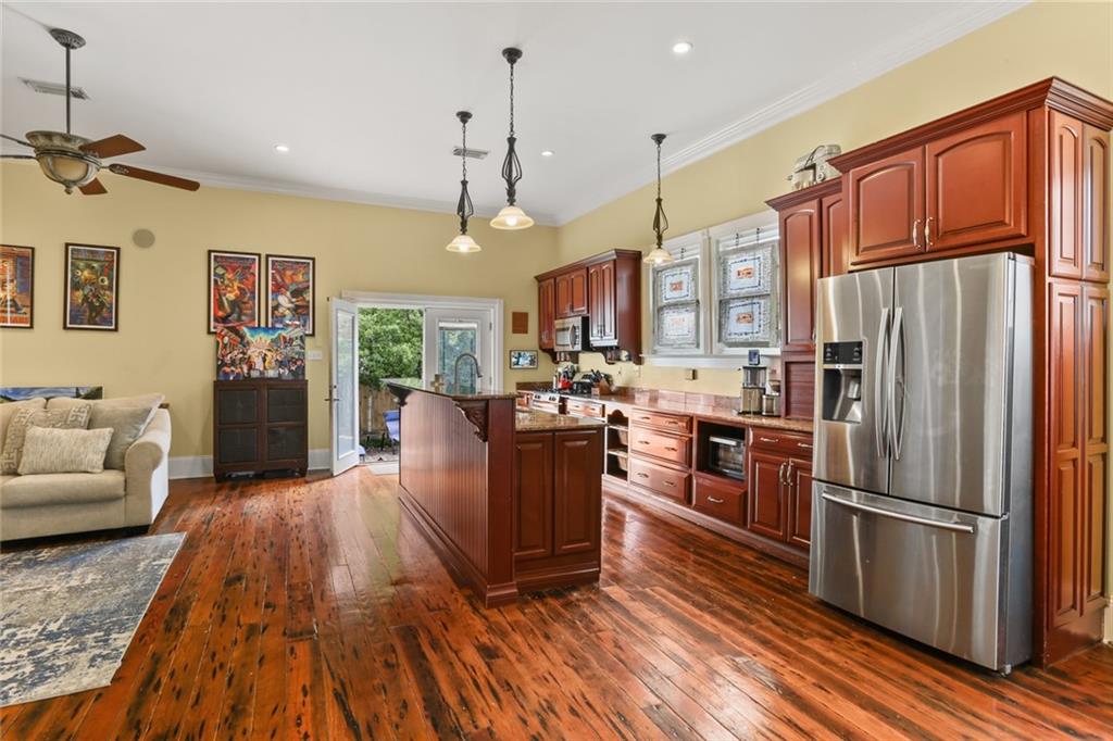 New Orleans, Louisiana 70119, United States, 3 Bedrooms Bedrooms, ,3 BathroomsBathrooms,Residential,Pending,61649