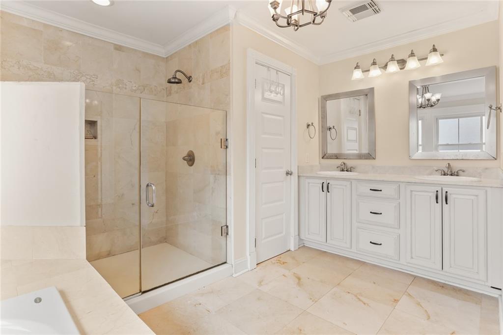 New Orleans, Louisiana 70119, United States, 3 Bedrooms Bedrooms, ,3 BathroomsBathrooms,Residential,Pending,61649