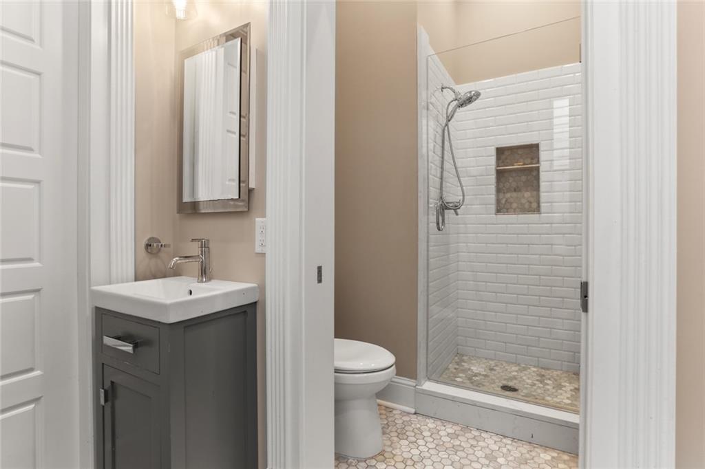 New Orleans, Louisiana 70119, United States, 3 Bedrooms Bedrooms, ,3 BathroomsBathrooms,Residential,Pending,61649