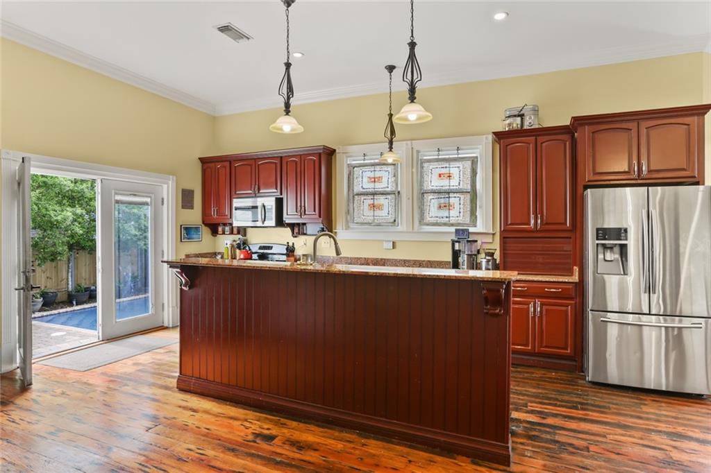 New Orleans, Louisiana 70119, United States, 3 Bedrooms Bedrooms, ,3 BathroomsBathrooms,Residential,Pending,61649