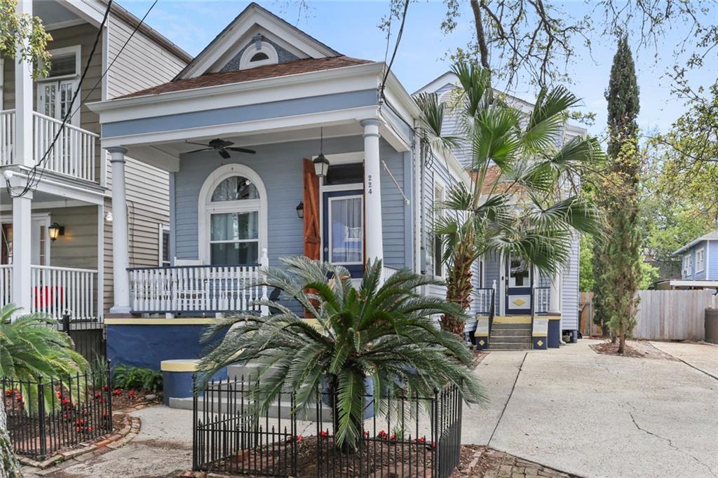 New Orleans, Louisiana 70119, United States, 3 Bedrooms Bedrooms, ,3 BathroomsBathrooms,Residential,Pending,61649
