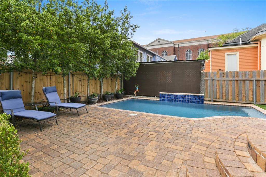 New Orleans, Louisiana 70119, United States, 3 Bedrooms Bedrooms, ,3 BathroomsBathrooms,Residential,Pending,61649