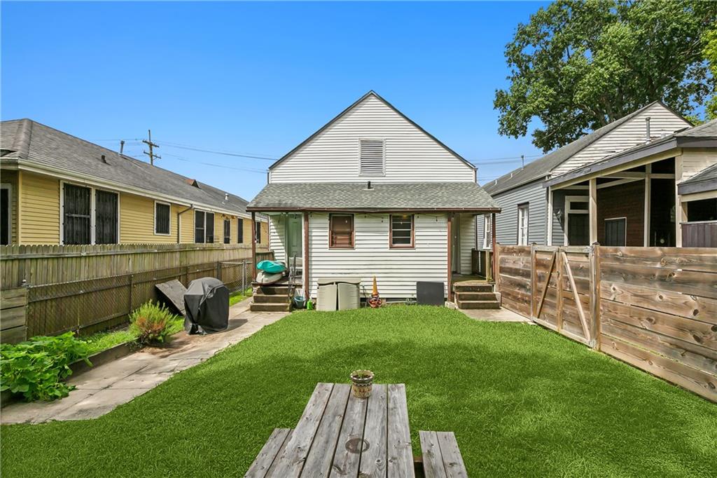 New Orleans, Louisiana 70118, United States, 2 Bedrooms Bedrooms, ,1 BathroomBathrooms,Residential,Active,87926