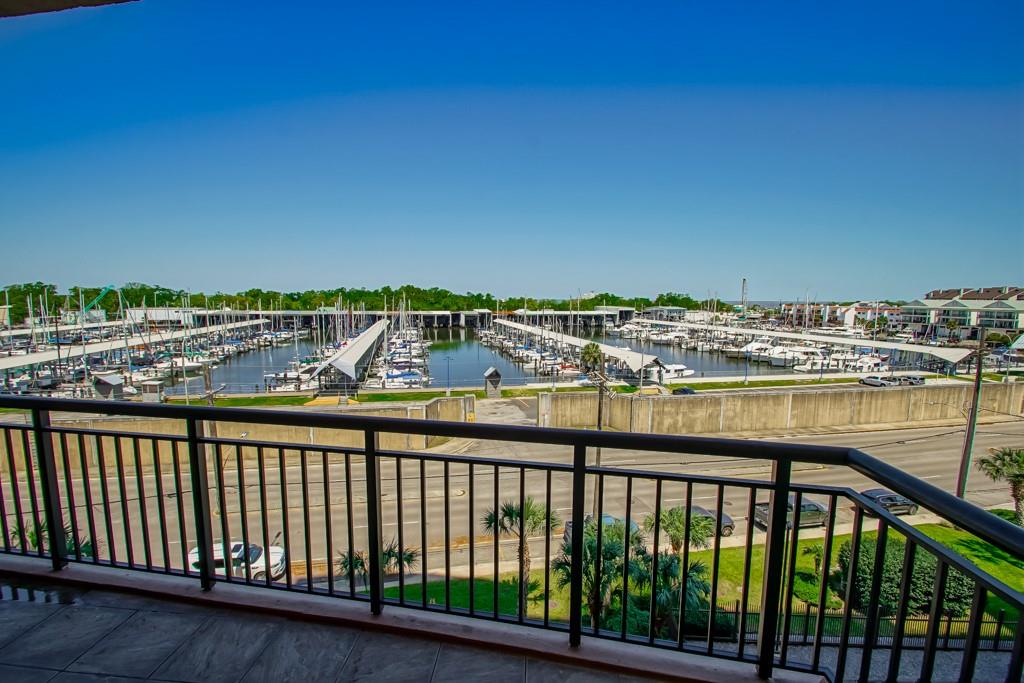 232 LAKE MARINA Avenue 4C
