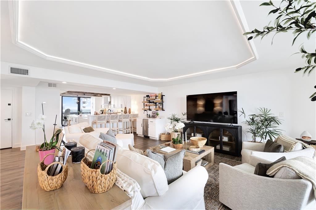 300 LAKE MARINA Avenue 14DBW