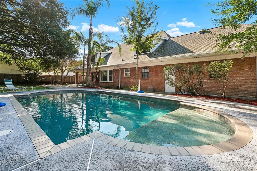 12 CHATEAU MAGDELAINE Drive