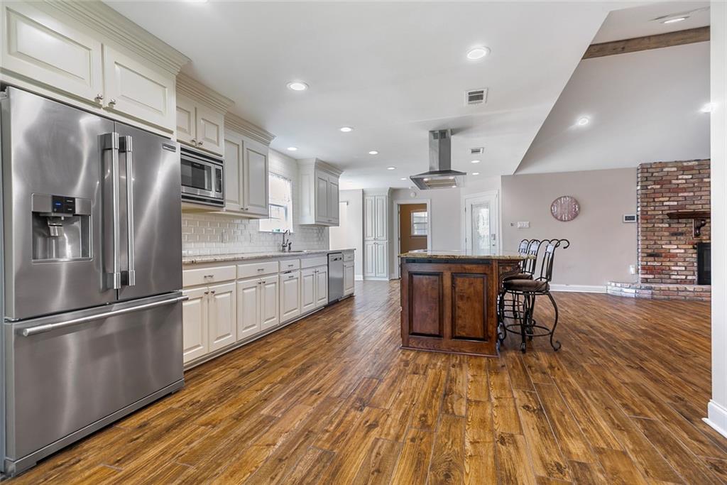 8089 HERMITAGE Drive