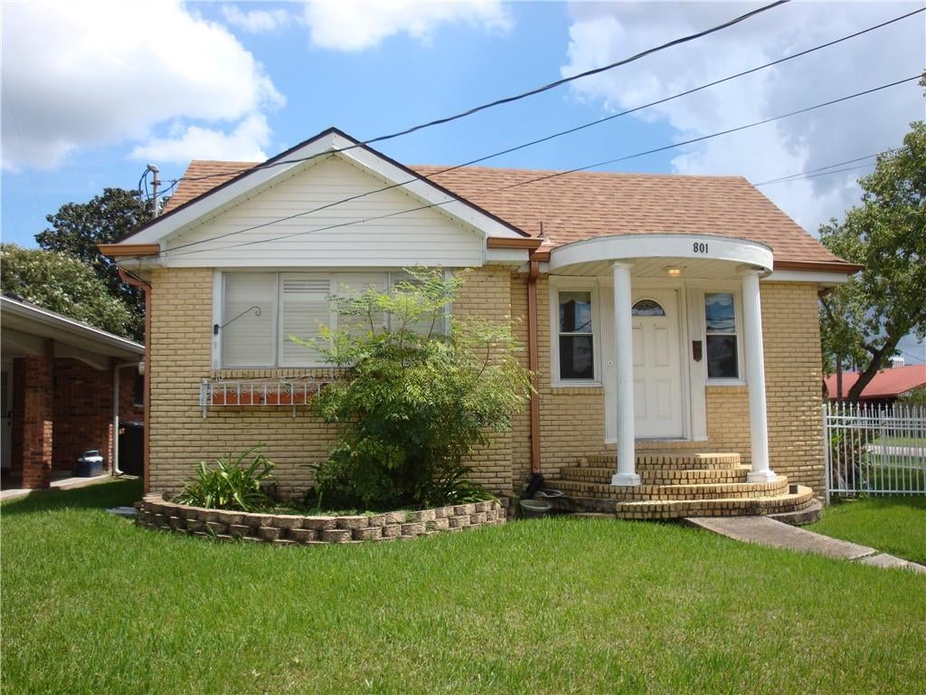 801 OAKLAWN Drive