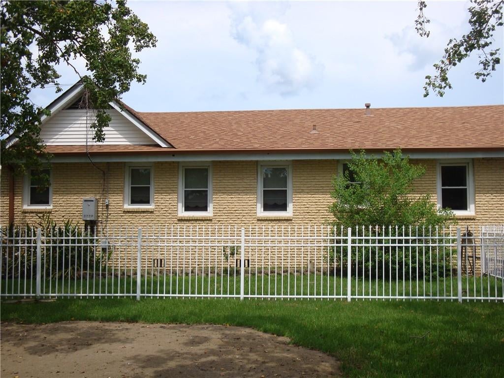 801 OAKLAWN Drive