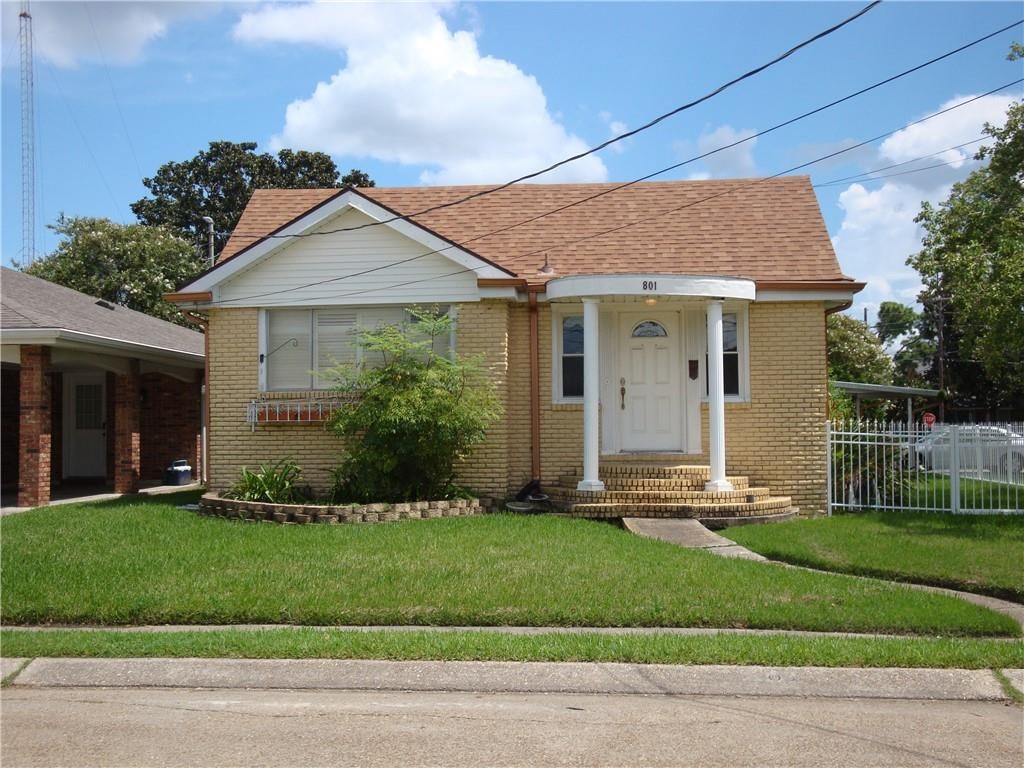 801 OAKLAWN Drive