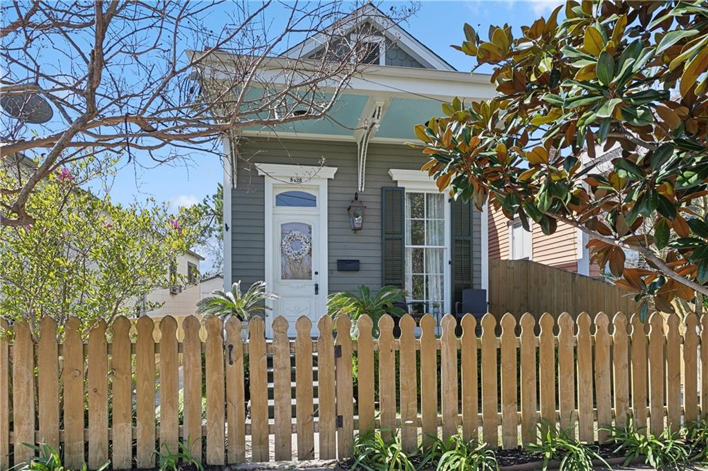 New Orleans, Louisiana 70118, United States, 3 Bedrooms Bedrooms, ,3 BathroomsBathrooms,Residential,Active,86244