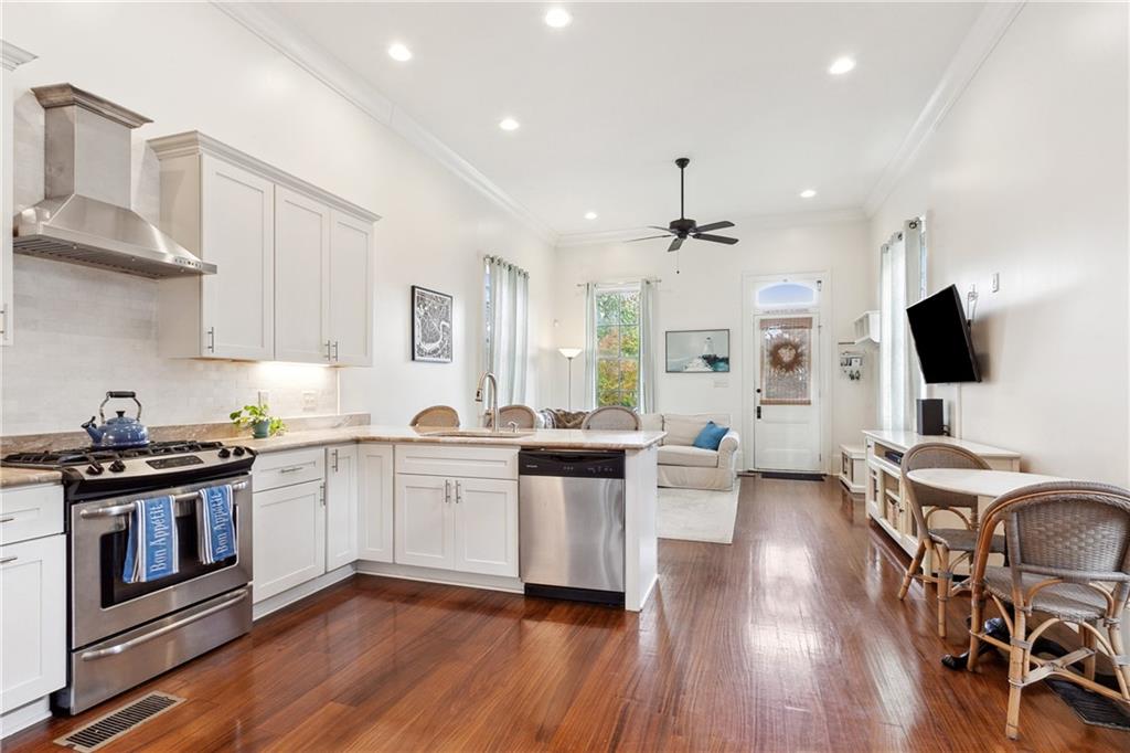 New Orleans, Louisiana 70118, United States, 3 Bedrooms Bedrooms, ,3 BathroomsBathrooms,Residential,Active,86244