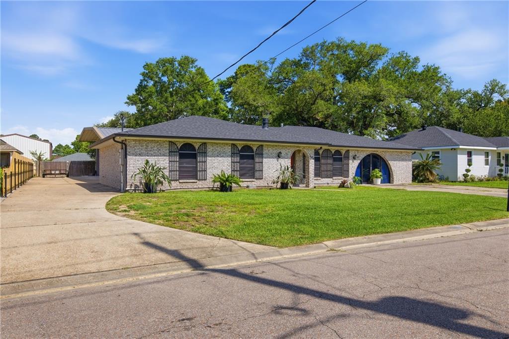 155 DESTREHAN Drive