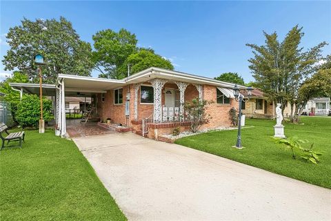 Photo of 2336 PLAZA Drive, Chalmette, LA 70043 (MLS # 2550464)