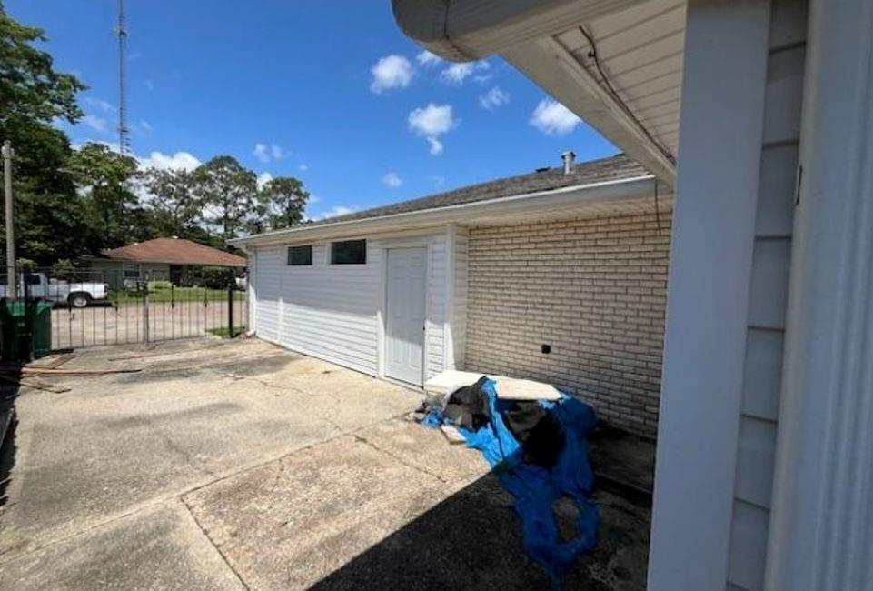 621 FAIRLAWN Drive