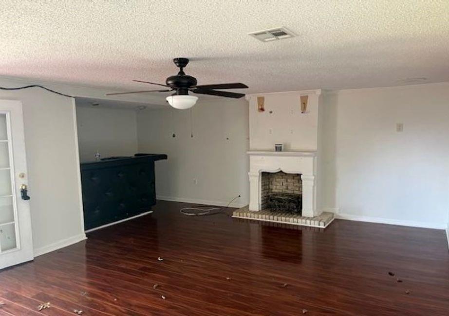 621 FAIRLAWN Drive