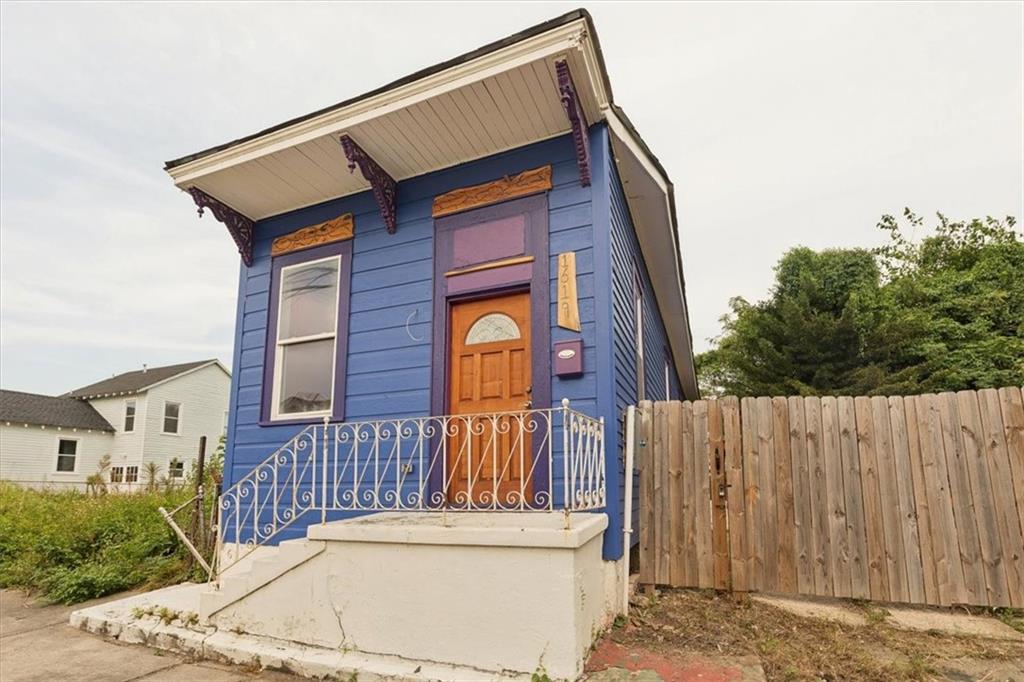 1619 LOUISA Street