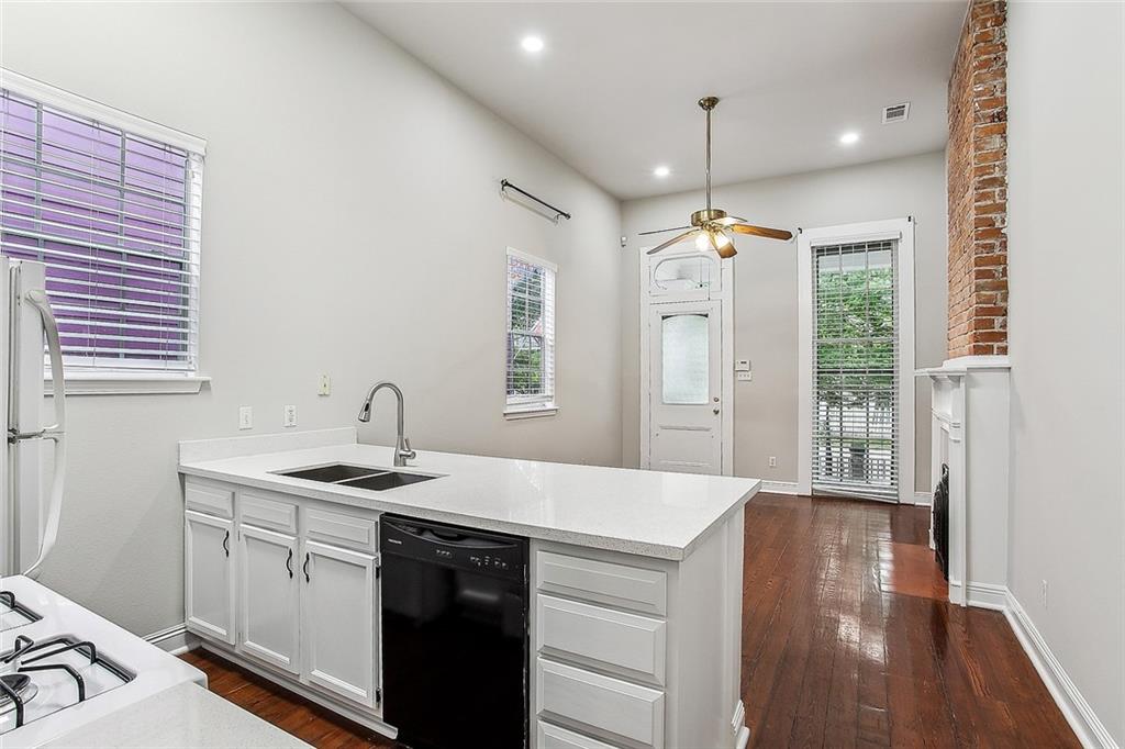 New Orleans, Louisiana 70115, United States, 2 Bedrooms Bedrooms, ,1 BathroomBathrooms,Residential,Pending,104237