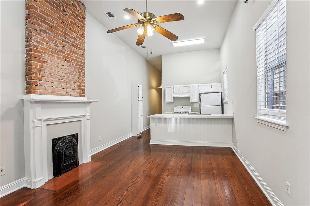 New Orleans, Louisiana 70115, United States, 2 Bedrooms Bedrooms, ,1 BathroomBathrooms,Residential,Pending,104237