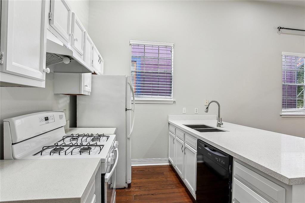 New Orleans, Louisiana 70115, United States, 2 Bedrooms Bedrooms, ,1 BathroomBathrooms,Residential,Pending,104237