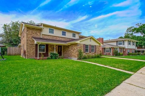 Photo of 2390 BECK Street, New Orleans, LA 70131 (MLS # 2552005)