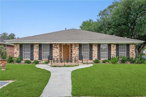 194 SEDGEFIELD Drive Harahan LA 70123