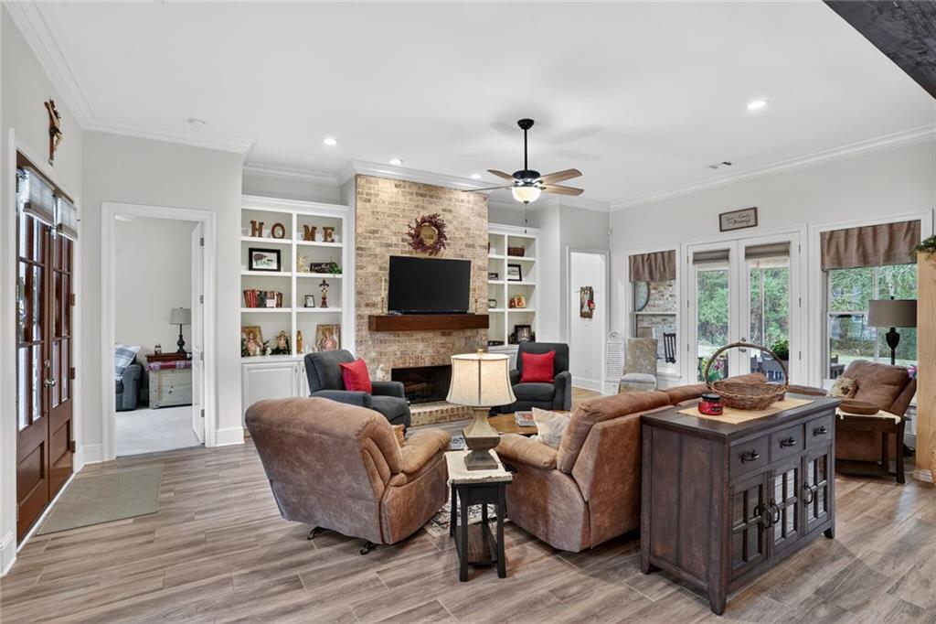 1121 CYPRESS CROSSING Drive