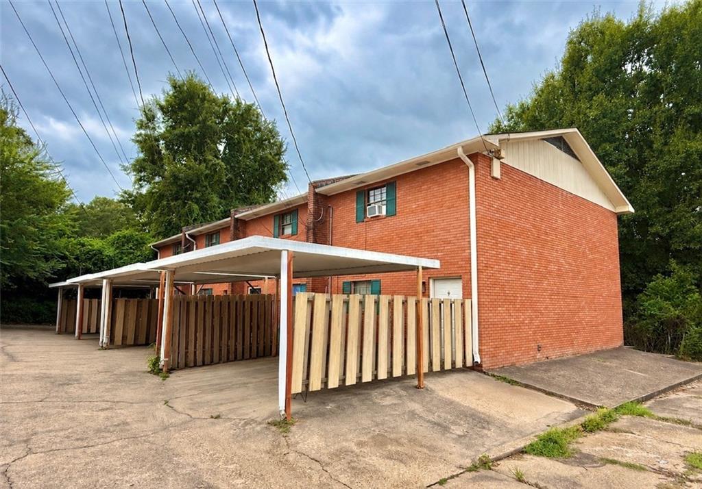 219 W CHICKASAW Street