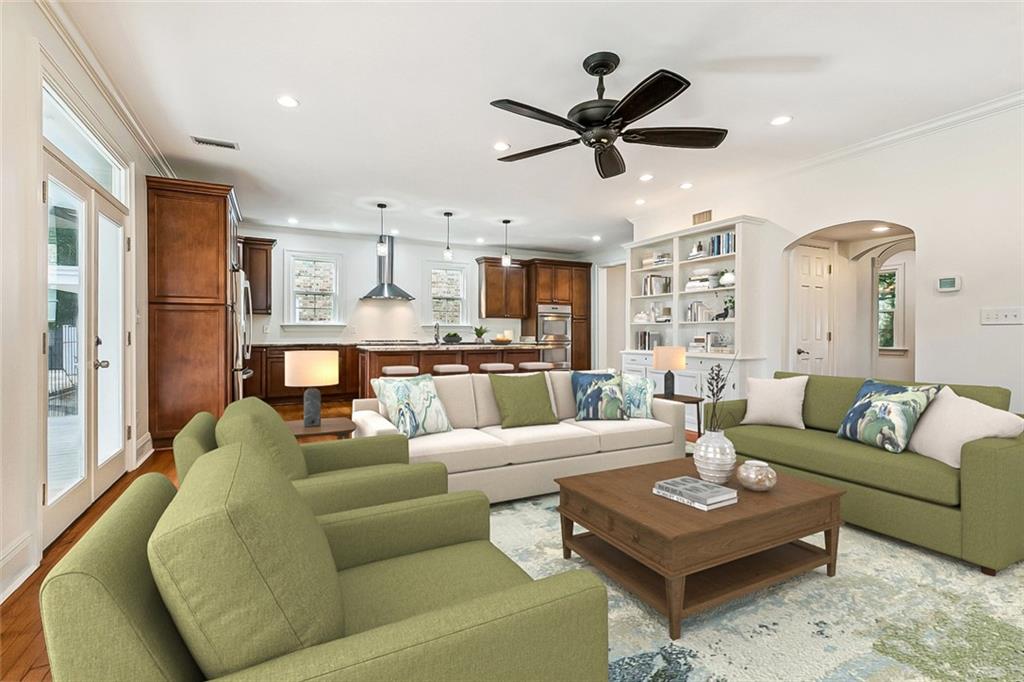 317 E LIVINGSTON Place
