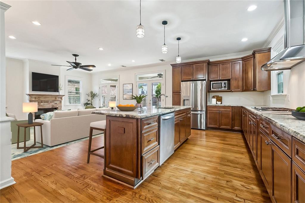 317 E LIVINGSTON Place